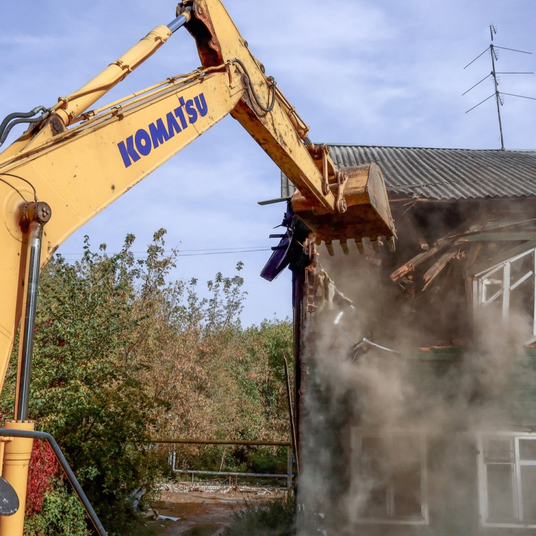 В Ленинском районе начался снос ветхих домов в квартале КРТ